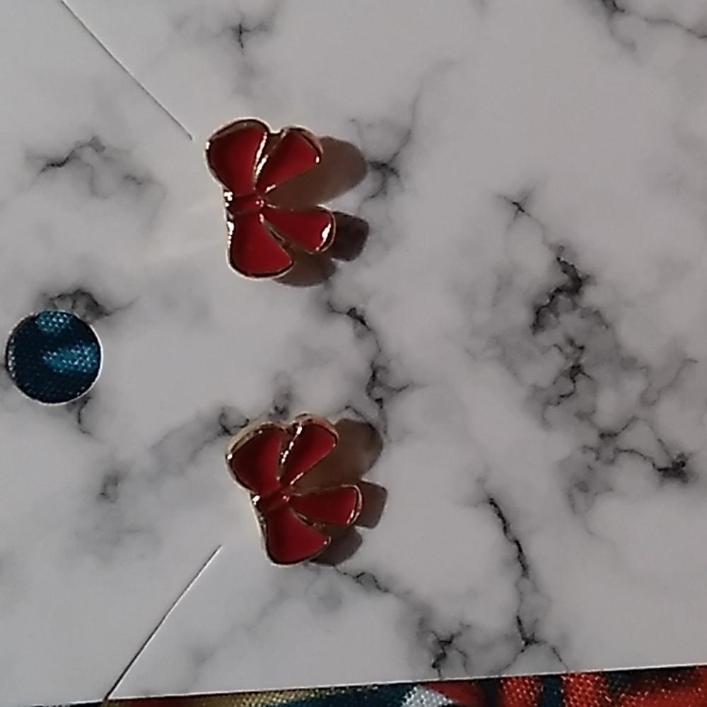 Hypoallergenic earrings Christmas bows 1/2 x 1/4 inches